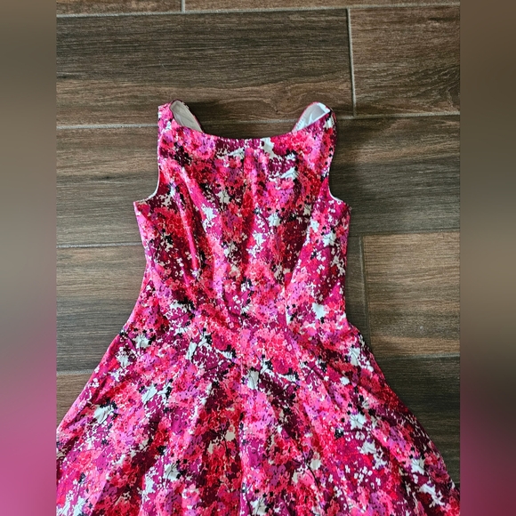 MAGGY LONDON SZ 4 DRESS FLORAL BEAUTIFUL, PETITE AND CLASSY - Picture 2 of 7